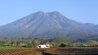 Solo Hiking Puncak Batu Tulis Gunung Kawi 2603 MDPL