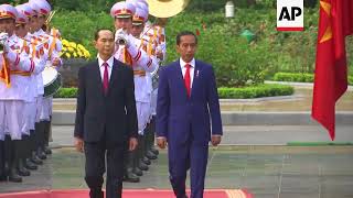 Indonesian President Joko Widodo meets Vietnamese President