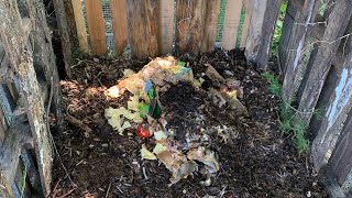 Simple compost system with pallets