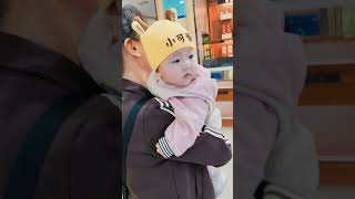 媛媛成长日记：走路上新买了顶帽子，戴上之后感觉都长变了 #baby #宝宝 #cute #cutebaby