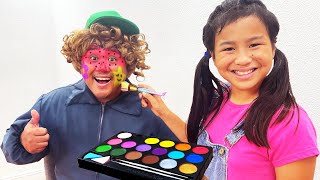 Jannie and Ellie Play Face Painting with Paint Make Up Toys