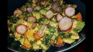 Salade wafata uri kuri regime: umwembe, raddish, avocat n'ibindi