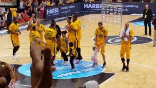 Humba MHP RIESEN Ludwigsburg zum Sieg über Bonn