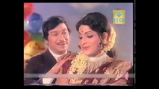 Hannu Maagidhe Kannada Video Song | Trimurthy - ತ್ರಿಮೂರ್ತಿ | Rajkumar | TVNXT Kannada Music