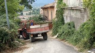 Nonno Bruno manovre in retromarcia con rimorchio in salita. Bruno in reverse with trailer uphill