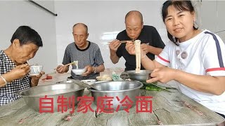 气温升高太热了，中午吃冷面酸酸甜甜，凉快又解暑，吃着真过瘾