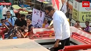 Kamal Haasan Throws Away MNM Symbol Torchlight In Frustration During Roadshow