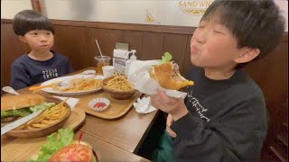 クアアイナで厚切りチェダーチーズアボカドバーガーをいただきました〜！KUA' AINA