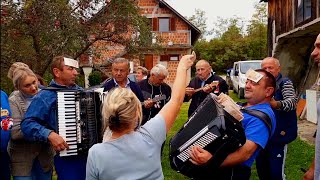 @PEČE ČIČA RAKIJU-FURJANSKI BEĆARI-DRUŽENJE POD MAŠVINOM(PEČENJE RAKIJE KOD OBITELJI ŽGELA-TADIJINI)