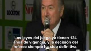 El Presidente de la FIFA Joseph Blatter se rie de Irlanda