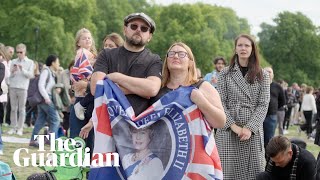 Mourners in London pay respects to Queen: 'She was class'