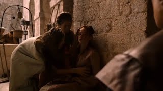 Game Of Thrones - Clegane (the hound ) saves Sansa stark