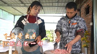 娜姐要做砂锅肉丸汤，丫头哥亲自上阵剁肉泥，味道就是不一样【乡野丫头】