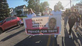 Lockport neighbors hold memorial walk 2 years after Troy Hodge's death