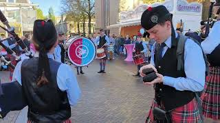 Pegasus pipes and drums Voorthuizen met Highland cathedral in ede centrum op 26 oktober 2024