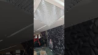 Lustre de Cristal Pirâmide 150x150 Instalado na Tcar Imports Carro Giratório- Lustres Gênesis