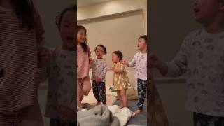 【お風呂上がりの仲良し4人兄弟】姉のマネをする下の子達【双子の育児日記】 #7歳児 #4歳3ヶ月双子 #2歳7ヶ月