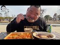 얼음날씨에 야외에서 통삼겹김치찌개 함박스테이크 고봉밥 살떨리는 야외먹방 mukbang