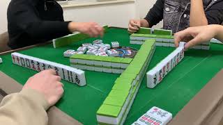 Mahjong275.廣東牌十番512有花有JP四回之一：手持五隻都會輸的牌，至少輸9番，11226萬你會打邊隻？😭 瑩 May KK 大Sam