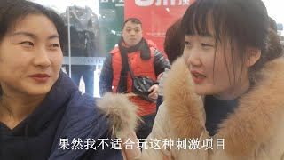 白雪逛商场偶遇撒气球，上千人同时在疯抢，这场面真是太壮观了！