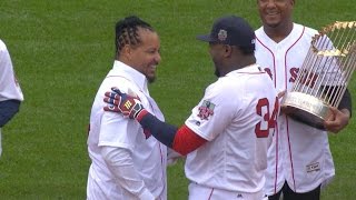 TOR@BOS: Big Papi, Manny share special handshake