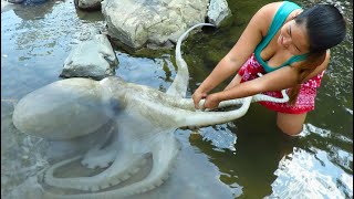 Primitive survival skills: finding big Squid at River - cooking Squid eating delicious(09)