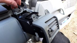 №1/Замена лампы в колёсике воздуховода Mercedes W210 Light Bulb Replacement in Air Duct