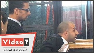 بالفيديو.. مشادة كلامية بين قاضى \