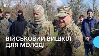 Військовий вишкіл у Луцьку: молодь навчають українські та американські інструктори