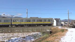 伊豆箱根鉄道大雄山線近くの狩川橋梁を渡る電車の風景