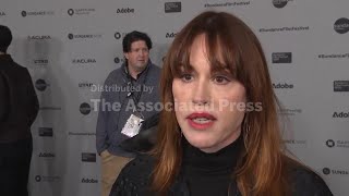 Molly Ringwald explains her "social media diet"