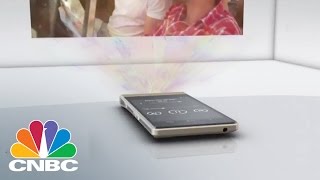 Lenovo Unveils New Projector Phone | Tech Bet | CNBC