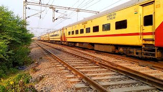 02888 Samta Express रफ़्तार बढ़ाते हुए