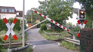 Spoorwegovergang Karlsruhe (D) // Railroad crossing // Bahnübergang