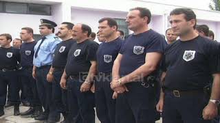 Reparti i Briskut perkujton policet e rene ne krye te detyres (5 Maj 2002)