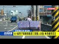 床墊路上跑？ 雲林男子腳踏車載三張床墊－民視新聞