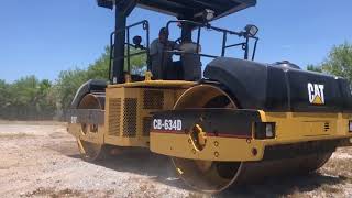 COMPACTADOR VIBRATORIO DOBLE CAT CB634D