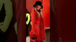 Taylor Swift Shares Heartwarming Moment with Moms at Chiefs-Texans Game.