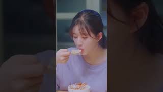 #จ้าวลู่ซือ อะไรกินอะไรก็ดูอร่อยและน่ารักไปหมด #zhaolusi #mukbang #trendingshorts