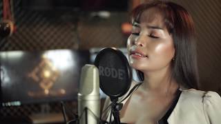 รักข้ามขอบฟ้า - Anslik ft ទីនី [White Band Acoustic]