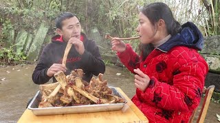 25元买一个牛骨架，炖上2小时骨香肉烂，拿着骨头慢慢吃，过瘾【刘大瓜】