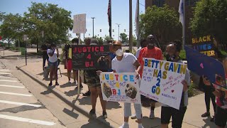 Rally held outside Joliet Police Department after arrest video of man released