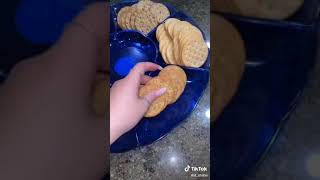 وضع البسكويت في الصحون{ للسهره }🍪🍪