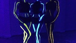 Women Dance In Blacklight Body Paint (360° Video)