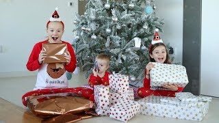 CHRISTMAS MORNING SPECIAL opening presents! | Family Fizz