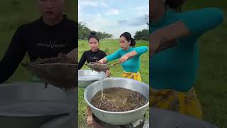 One bite after another! The unique taste of locusts beloved by Southeast Asians