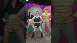 ITZY teaching JYP Pd-nim ICY Dance