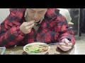 西安凌晨2点的小面馆，食客络绎不绝，1份牛肉馄饨面，吃完暖和了