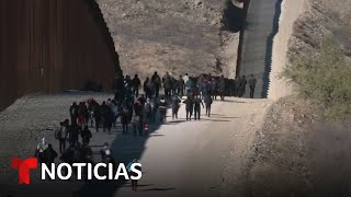 Coyote cuenta cómo cruza a cientos de migrantes por la frontera de Arizona | Noticias Telemundo