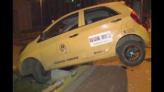 Taxi se estrelló contra una construcción en Engativá y quedó colgando - Ojo de la noche